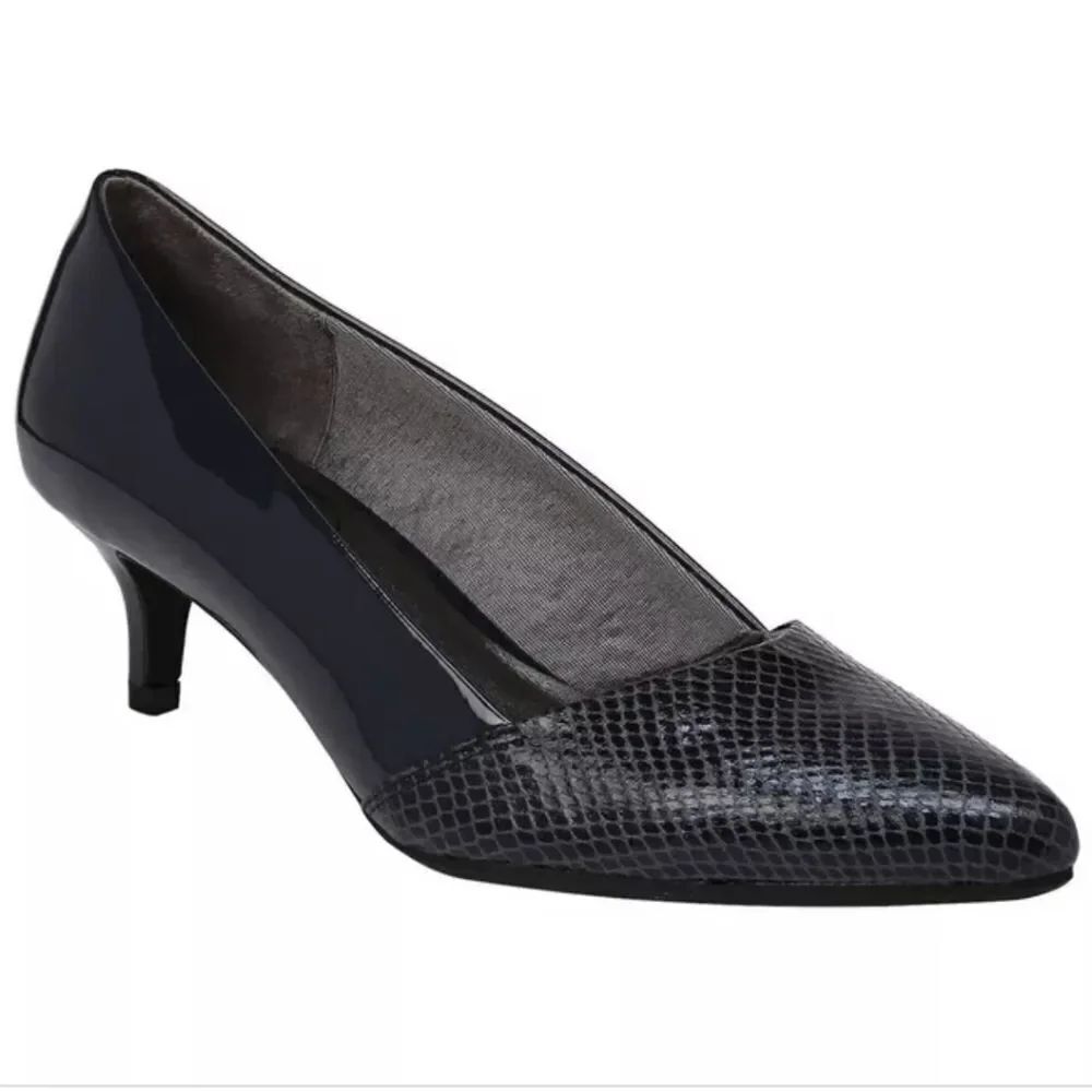 BRAND NEW LIFETRIDE WOMEN"S MARCY LOW HEEL SHOE